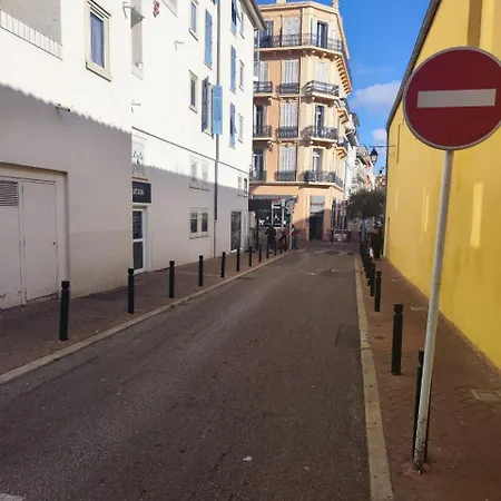 - Suquet Forville شقة